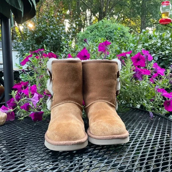 Koolaburra By Ugg Decorative Fur & Bows Sheepskin Fur Lined Slip On Suede Boots! - Picture 9 of 16